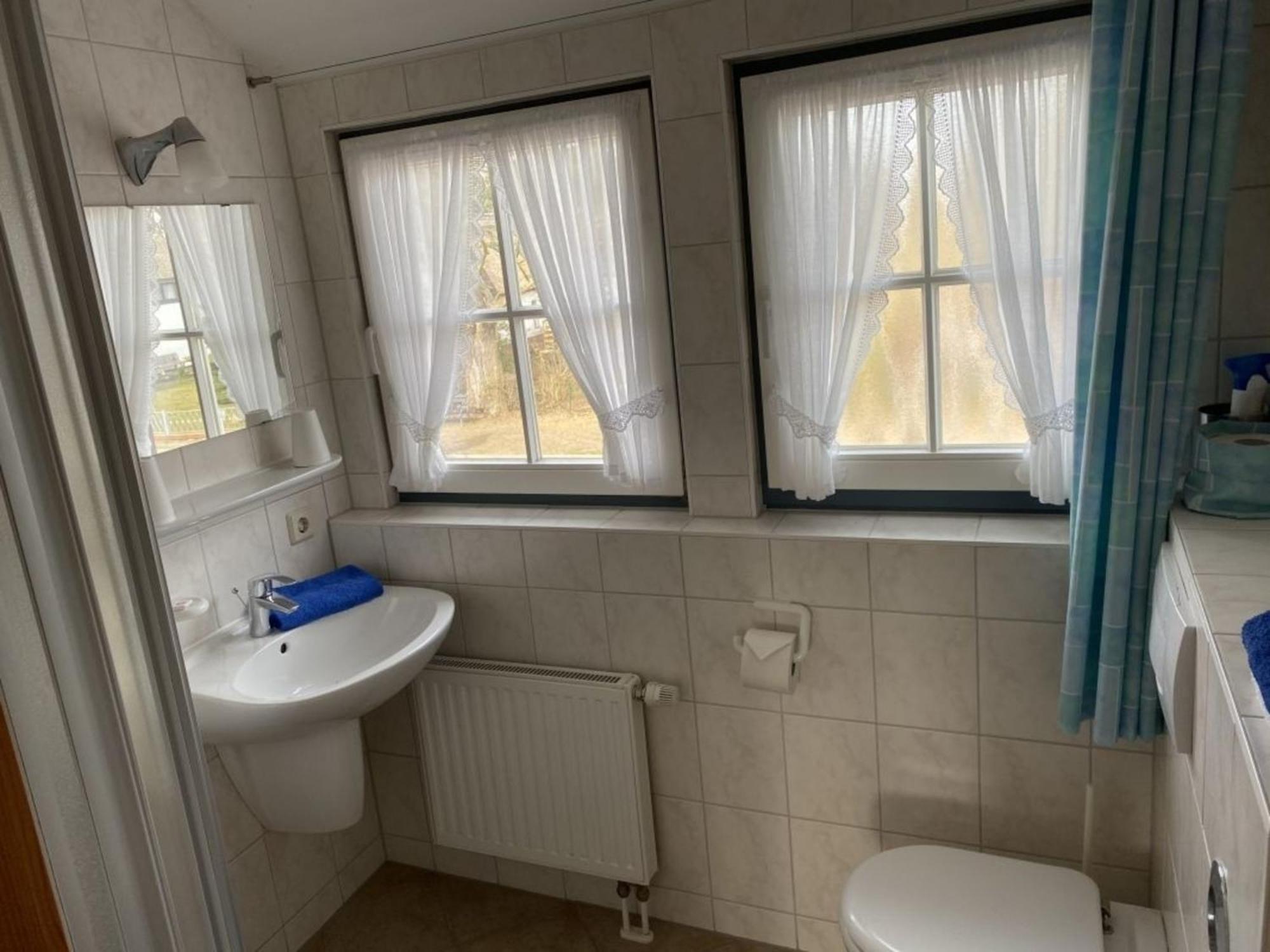 Ferienwohnung Nr 02 Og Spitzboden Born Bagian luar foto
